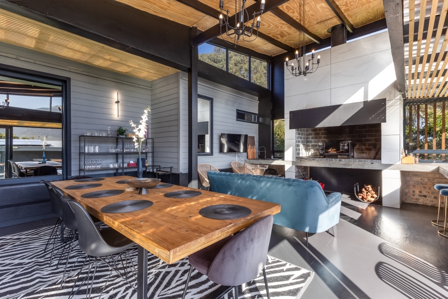 6 Bedroom Property for Sale in Pringle Bay Western Cape